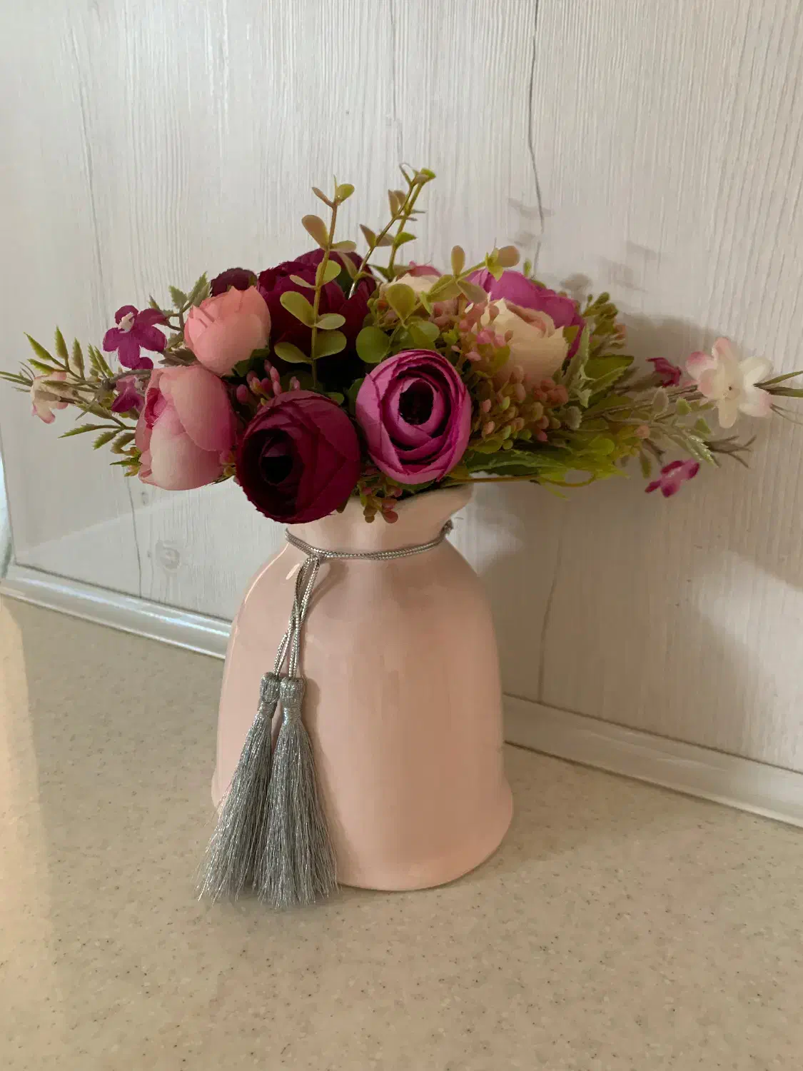 گل همراه با گلدان سرامیکی|گل مصنوعی|گرمسار, |دیوار