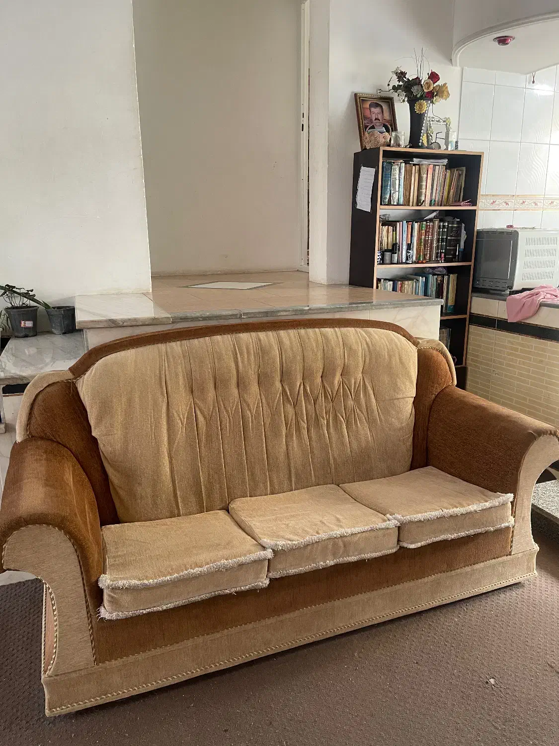 مبل  هفت نفره|مبلمان خانگی و میز عسلی|گلوگاه, |دیوار