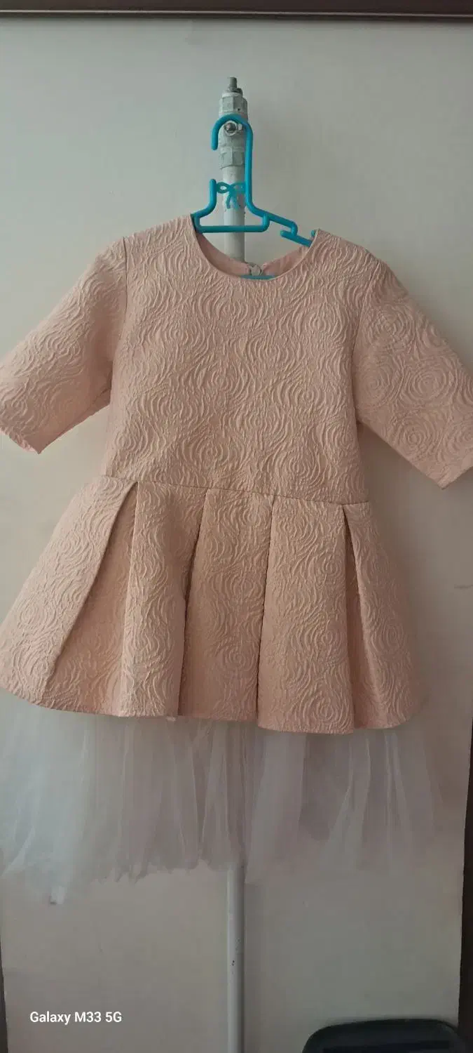 پیراهن گل‌بهی رنگ|لباس|تبریز, |دیوار