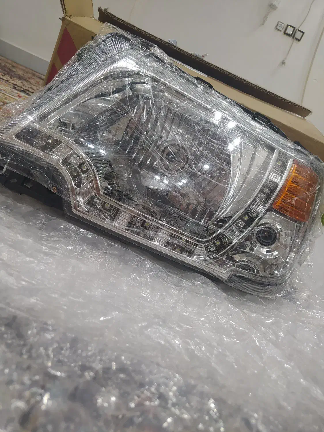 چراغ جلوی تیکا پیچ|قطعات یدکی و لوازم جانبی|تربتحیدریه, سرمحله|دیوار