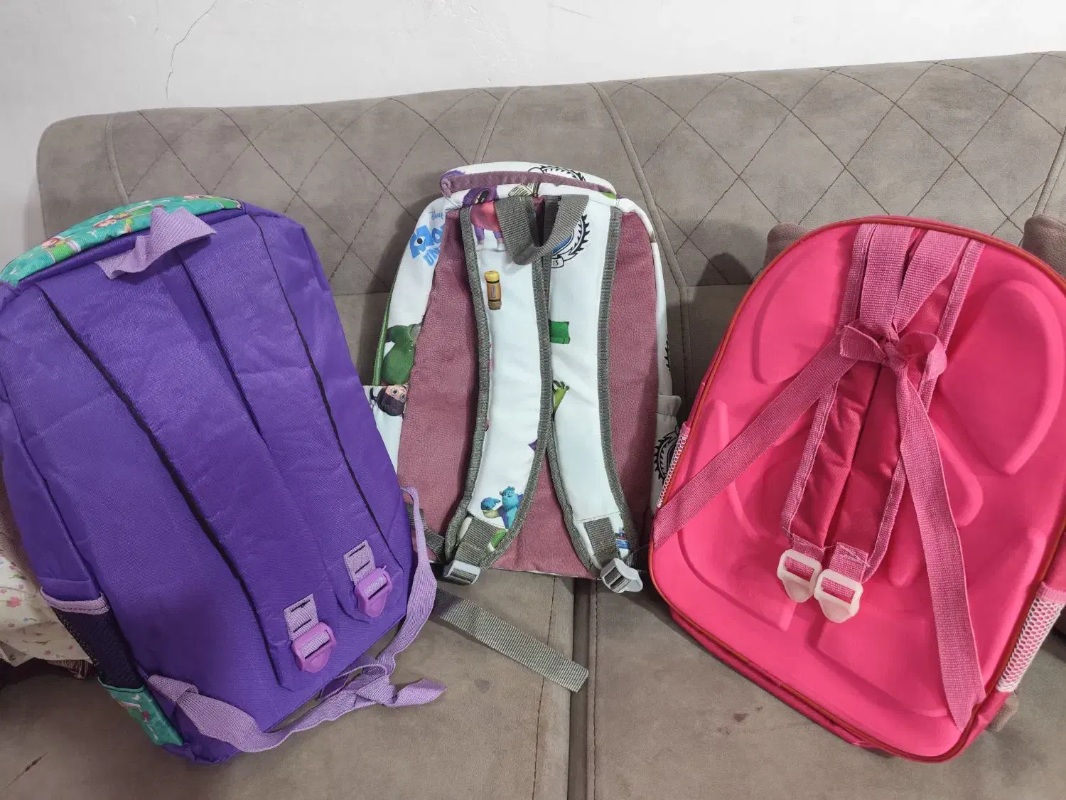 کیف مدرسه نو|کیف، کفش، کمربند|شیراز, کوشک میدان|دیوار