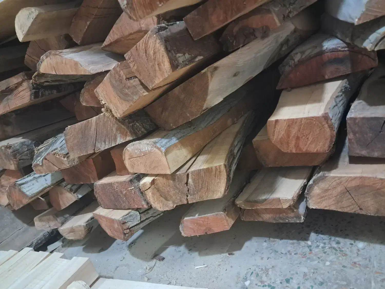 چوب گردو|عمدهفروشی|پیر بکران, |دیوار