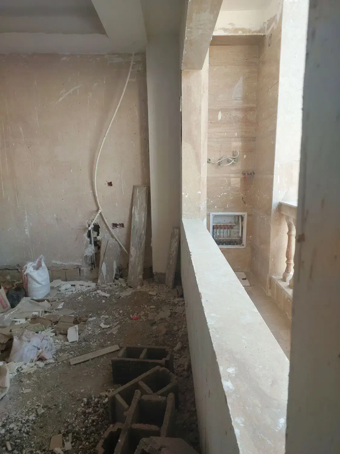 واحد طبقه اول شهرکنیاوران ۳ ماه دیگه تحویل.|فروش آپارتمان|بروجرد, |دیوار