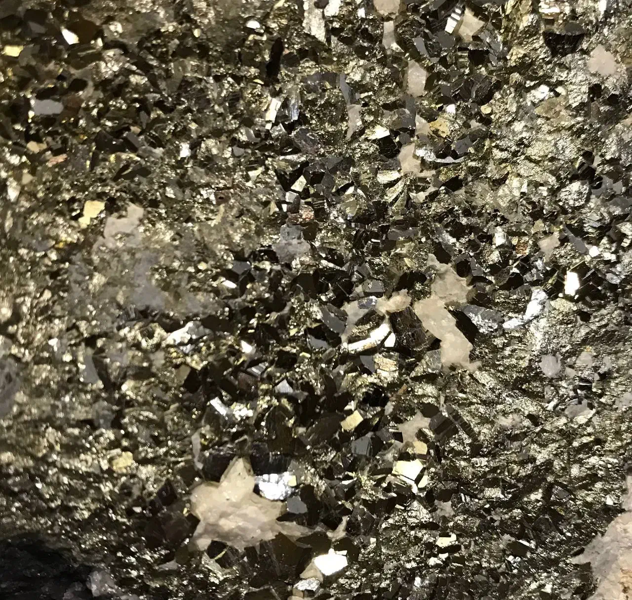 سنگ کلکسیونی پیریت و کوارتز|کلکسیون اشیاء عتیقه|تهران, جوادیه|دیوار