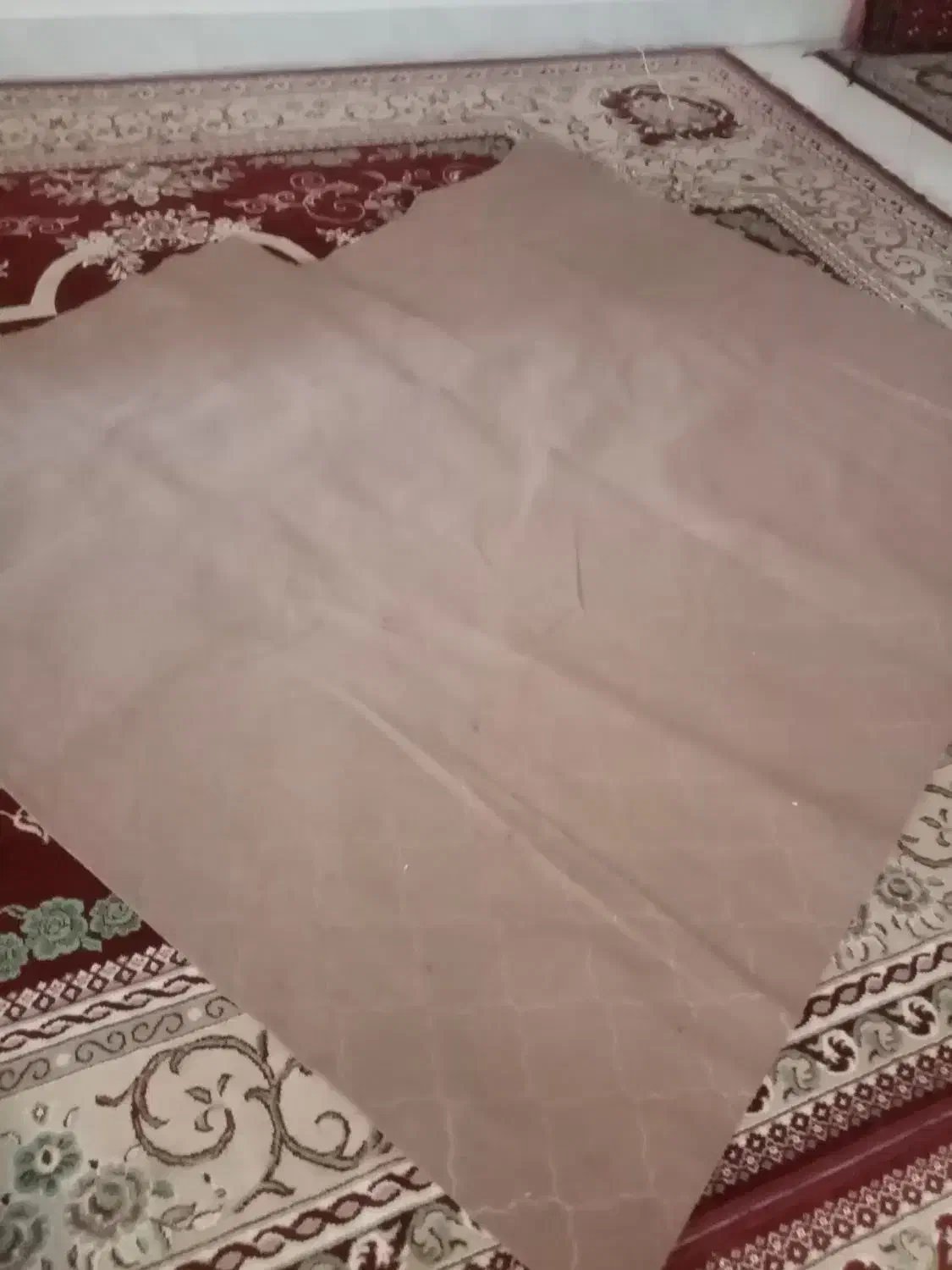 یک عدد موکت دو در ونیم یک کابینت تک|موکت|نیشابور, هفده شهریور|دیوار