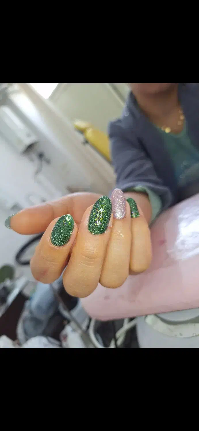 کاشت ناخن برای یلدا|خدمات آرایشگری و زیبایی|باقرشهر, |دیوار