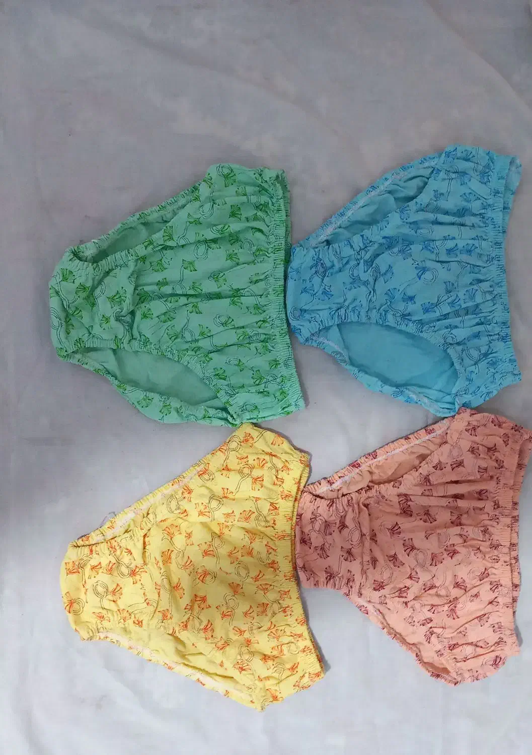 لباس زیر|لباس|اراک, |دیوار