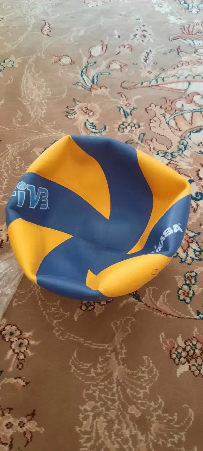 ۳ عدد توپ والیبال و فوتبال نو|اسباببازی بچه|زاهدان, |دیوار