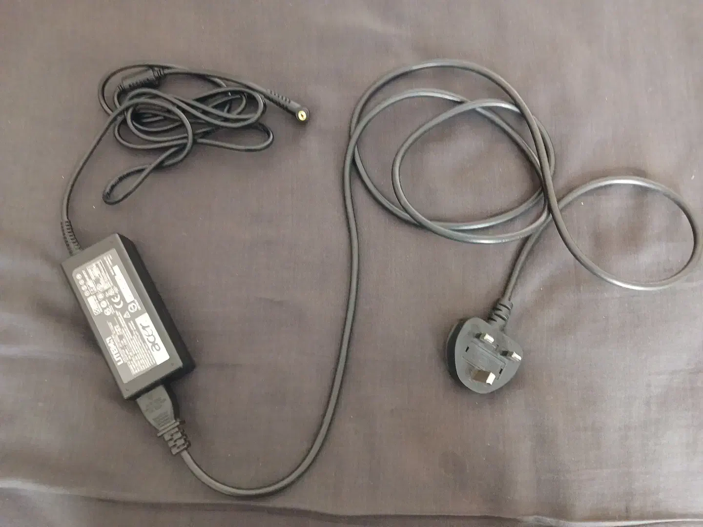 شارژر لبتاب اصل فابریکیacer|قطعات و لوازم جانبی رایانه|شیراز, زند|دیوار