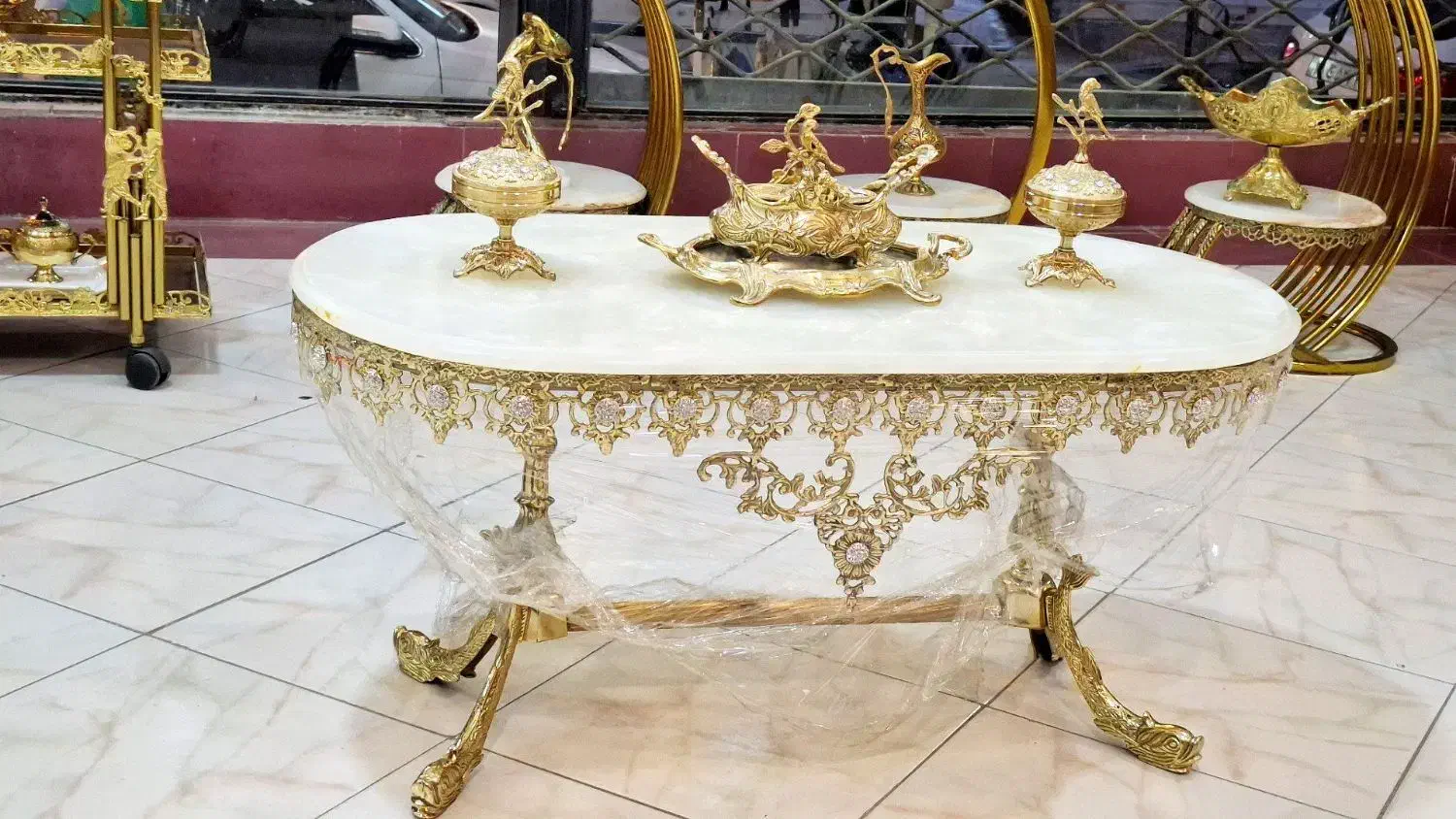 میز جلو مبلی  اصل برنز با سنگ مرمر اصل یک متر|مبلمان خانگی و میز عسلی|رباط‌کریم, مسکن مهر آبشناسان|دیوار