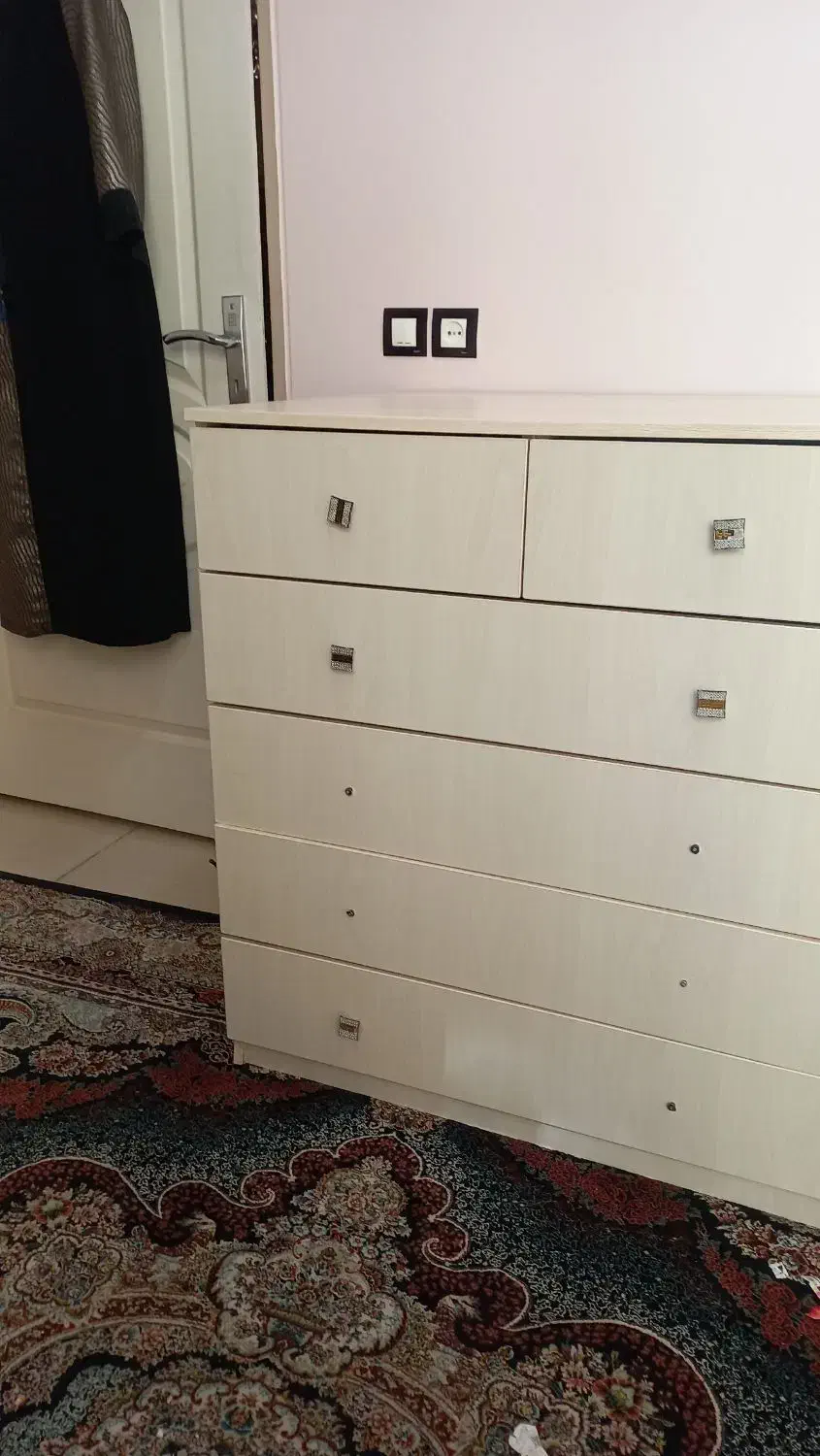 دراور|جاکفشی، کمد، دراور|اسلام‌شهر, زرافشان|دیوار