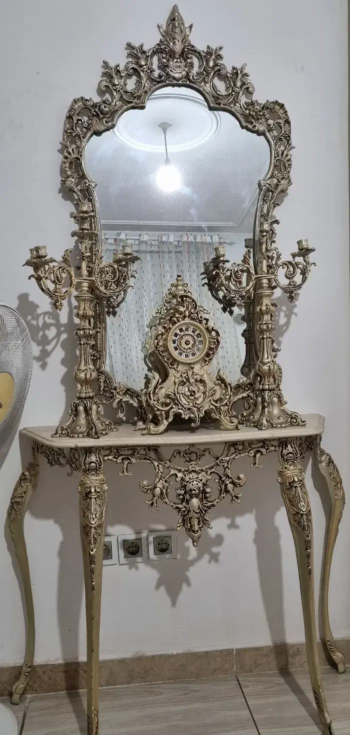 آیینه و شمعدان فلزی(برنج نیست)|آینه|رشت, کوی قدس|دیوار