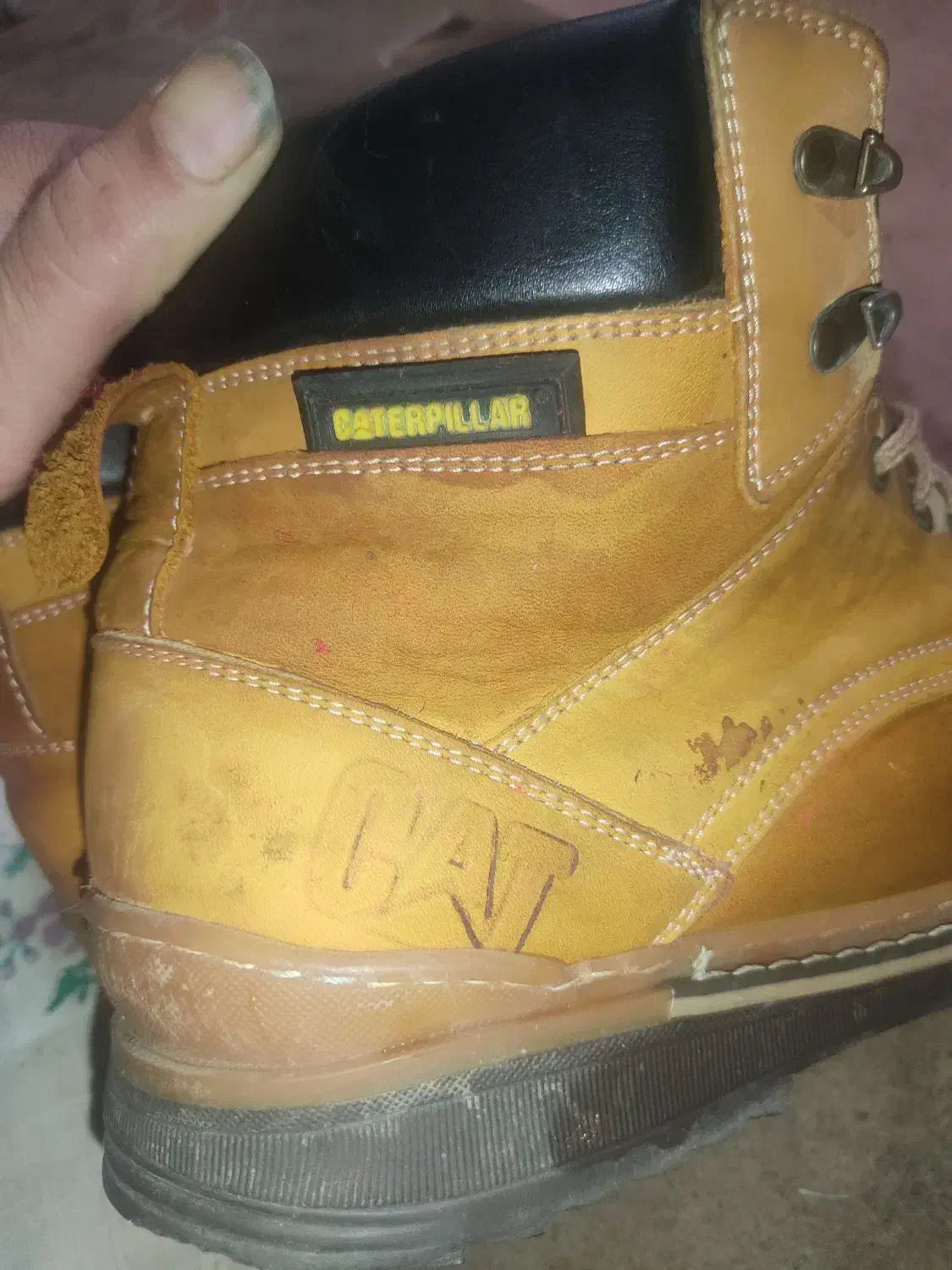 بوت کاترپیلار اصلی|کیف، کفش، کمربند|قم, مهر آباد|دیوار