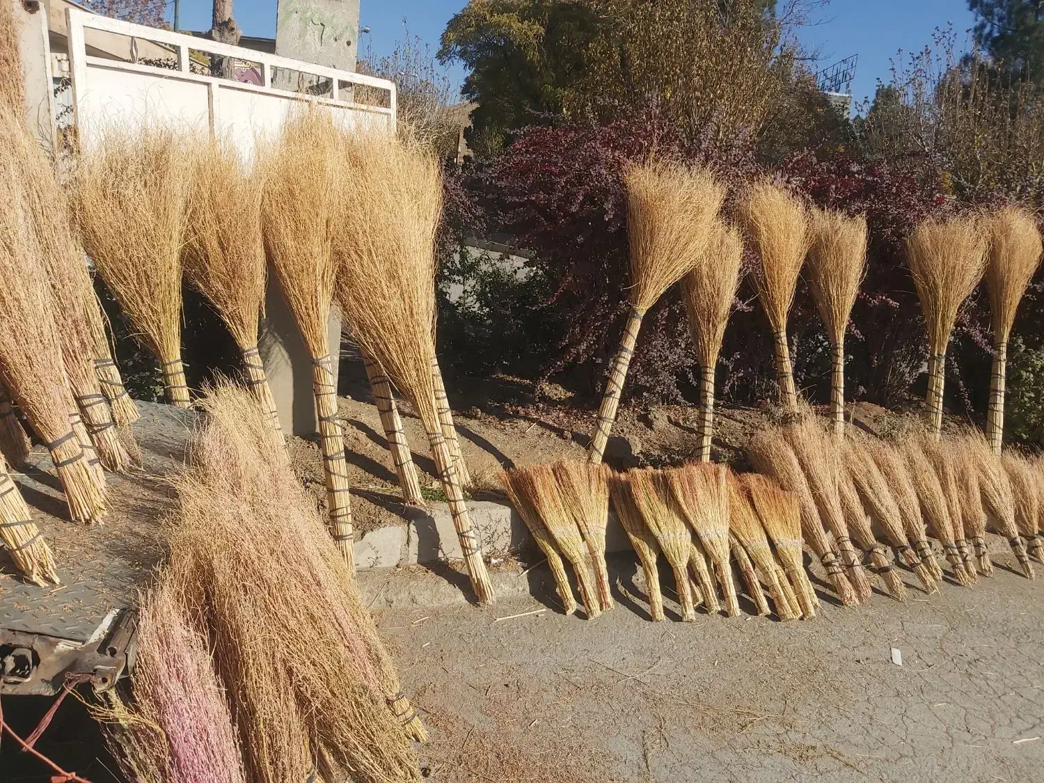 جارو|لوازم نظافت|دهگلان, |دیوار