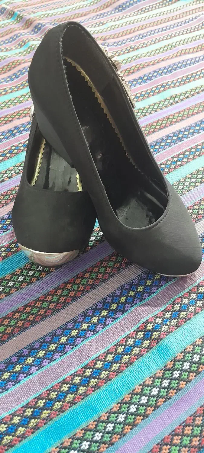 کفش|کیف، کفش، کمربند|زرند, |دیوار