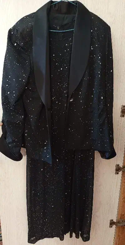 لباس در حد نو|لباس|آستانه اشرفیه, |دیوار