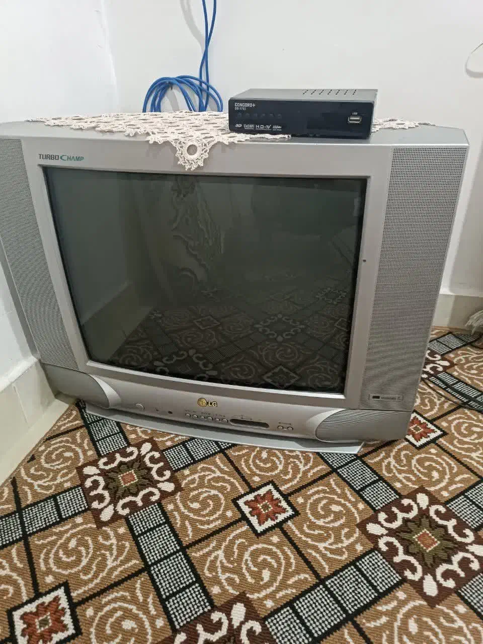 تلویزیون|تلویزیون و پروژکتور|صومعه‌سرا, |دیوار