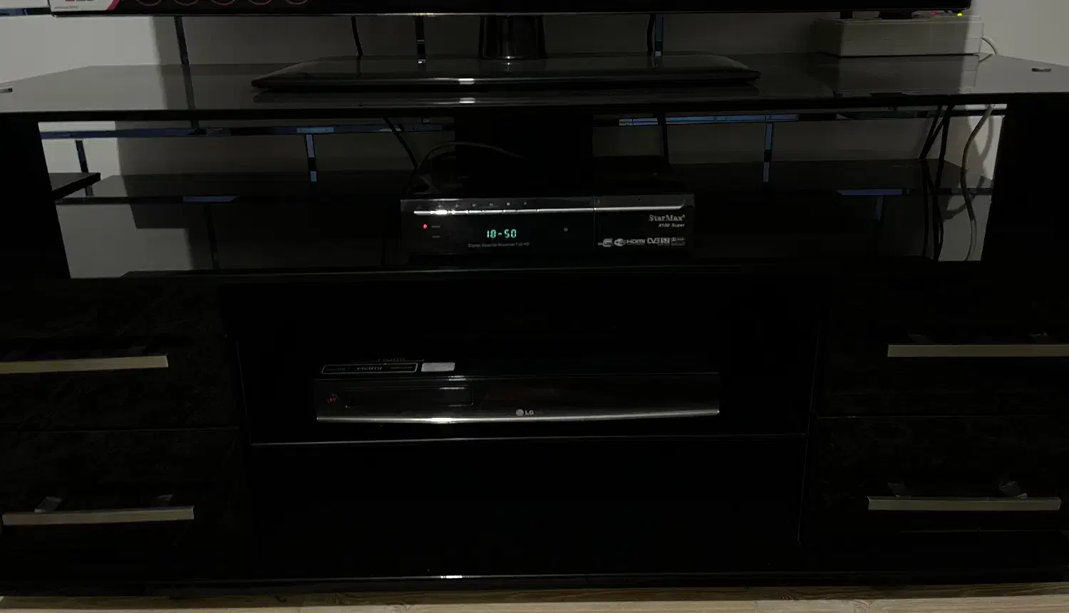 میز تی وی|میز تلویزیون|ساوه, |دیوار