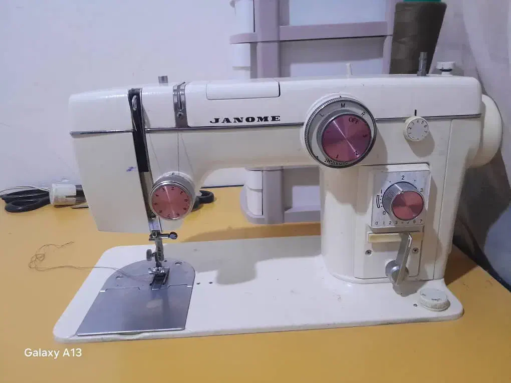 چرخ خیاطی ژانومه|چرخ خیاطی و ریسندگی|زابل, |دیوار