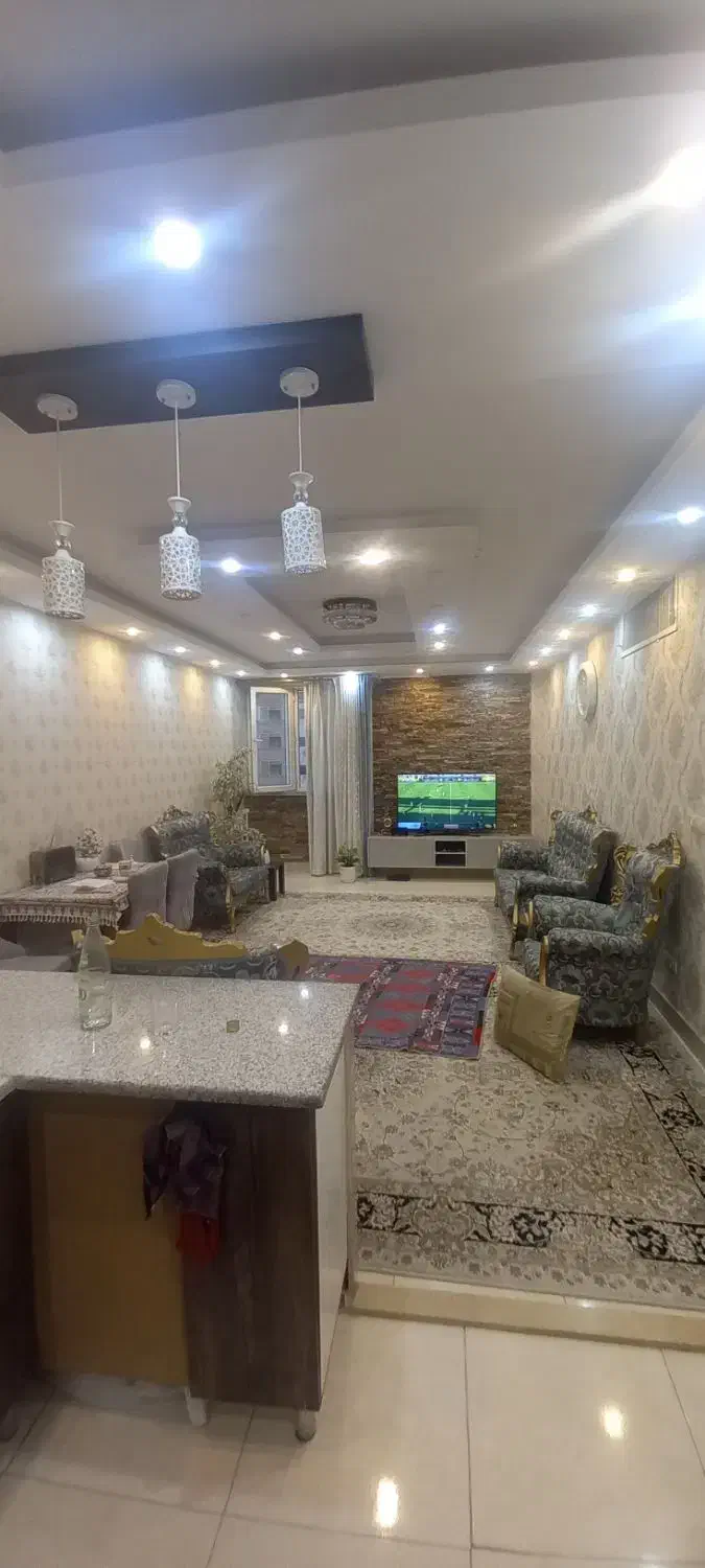 فروش یک واحد آپارتمان بر خیایان|فروش آپارتمان|شیراز, سجادیه|دیوار