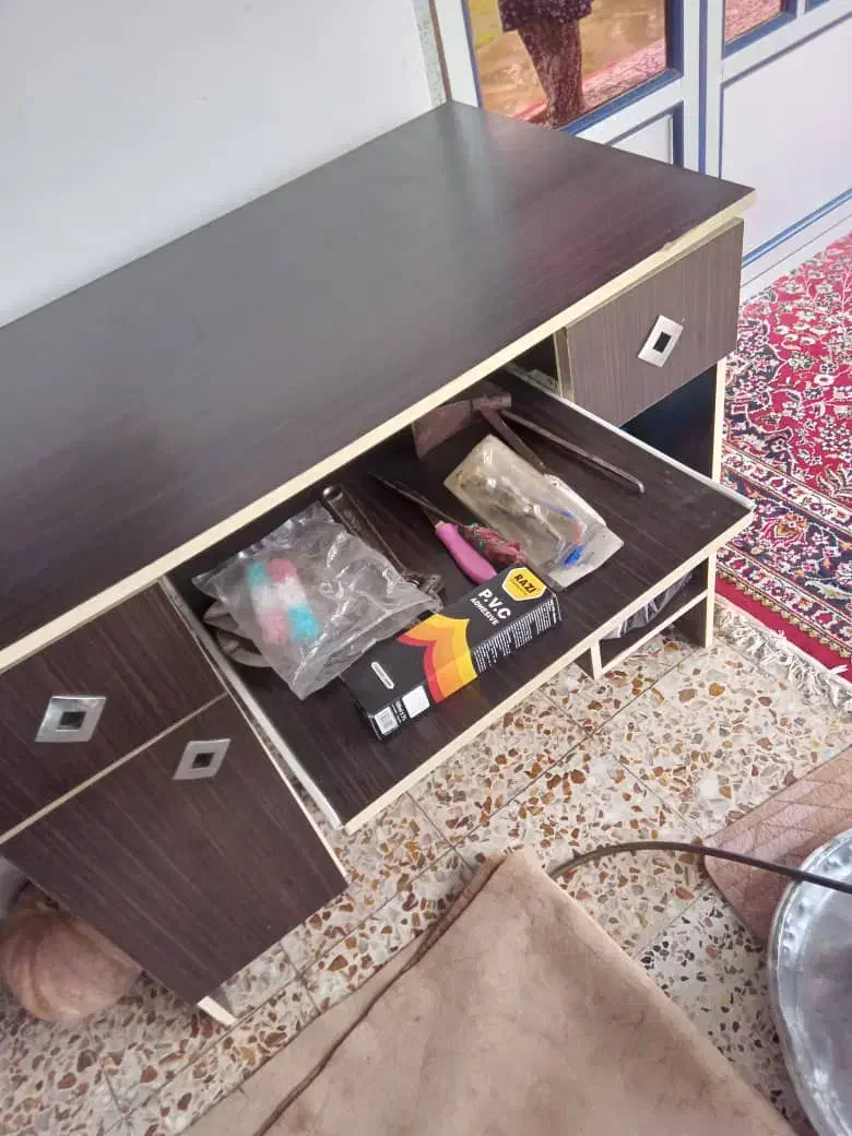 میز کامپیوتر کاملا سالم در حد نو ساخته شده|میز تحریر و کامپیوتر|تولم شهر, |دیوار