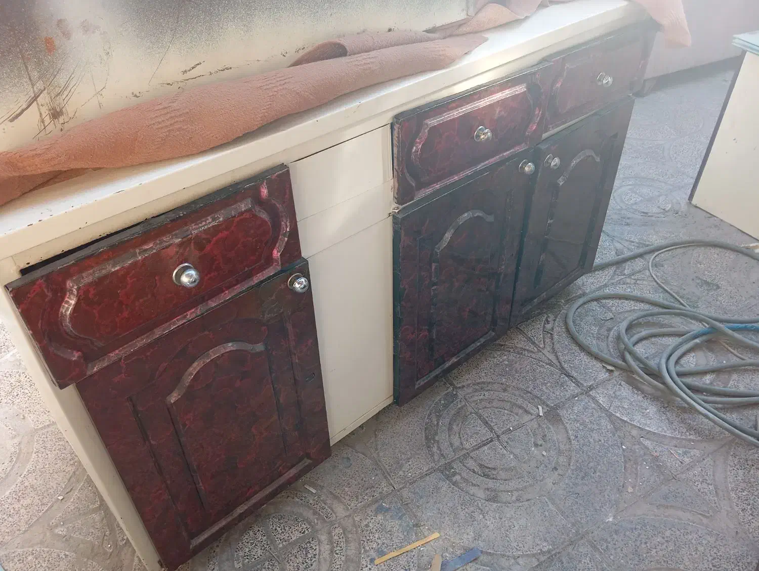 ۶ متر کابینت آشپزخانه بسیار تمیز با هود و سینک|مصالح و تجهیزات ساختمان|کرمان, |دیوار