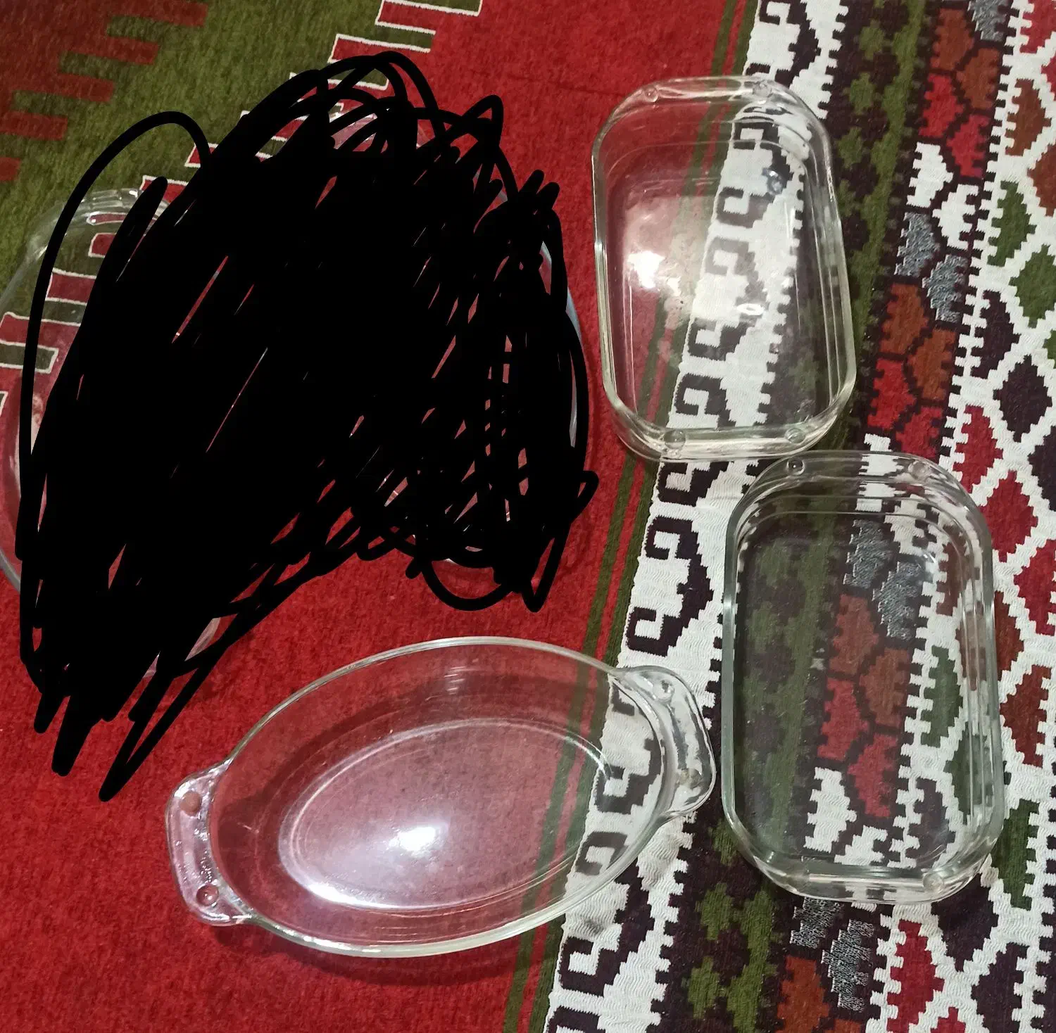 تعدادی وسایل|ظروف پخت‌وپز|یاسوج, |دیوار