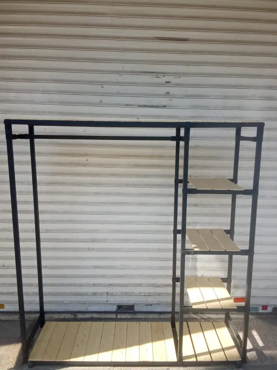 رگال لباس و قفسه چوبی فلزی کد ۰۰۱|کتابخانه، شلف، قفسه‌های دیواری|اندیشه, اندیشه فاز ۱|دیوار