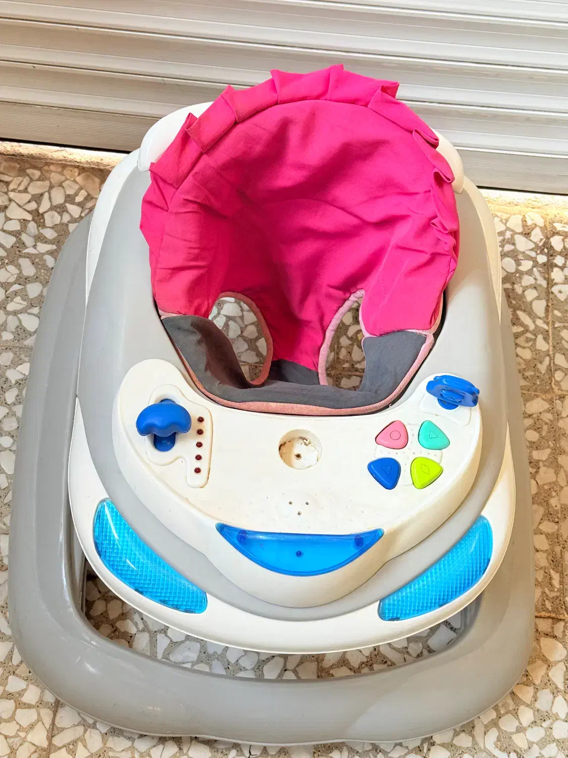 روروئک|کالسکه و لوازم جانبی|رشت, پیرکلاچای|دیوار