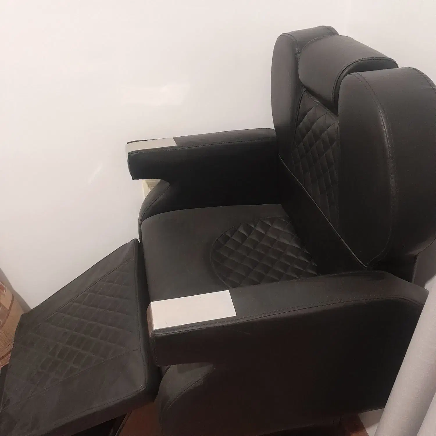 صندلی جک دار برای اصلاح سر مردانه|آرایشگاه و سالنهای زیبایی|ازنا, |دیوار