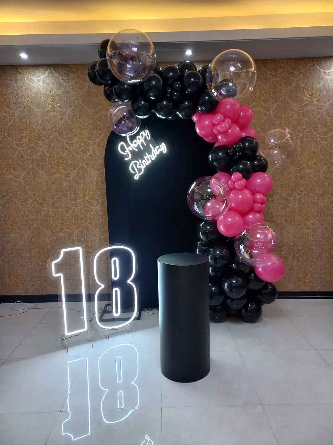 بادکنک آرایی گل آرائی تم تولد نئون عدد استند|خدمات پذیرایی، مراسم|تهران, ارجمندی راد|دیوار
