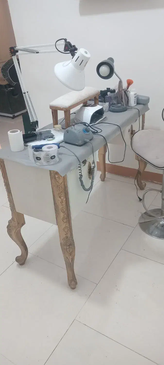 فروش تخت فیشیال ومیزناخن|آرایشگاه و سالن‌های زیبایی|میناب, |دیوار