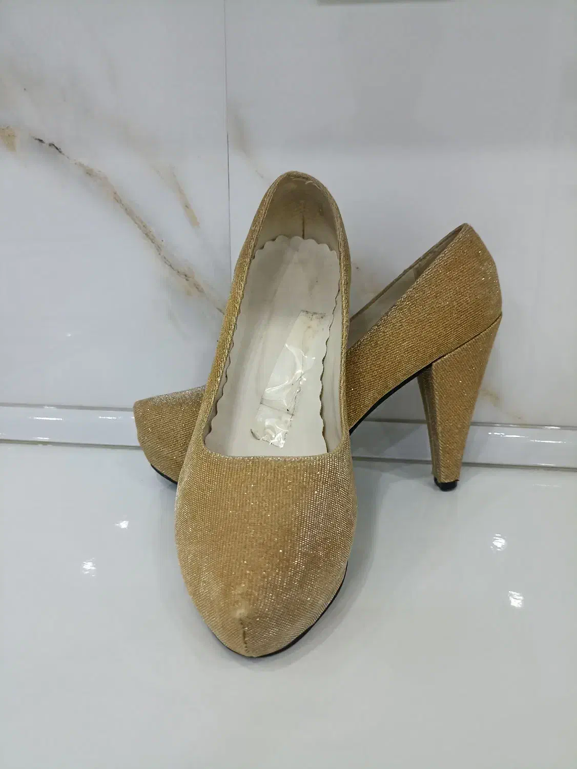 کفش طلایی مجلسی پاشنه دار|کیف، کفش، کمربند|مشهد, کارمندان دوم|دیوار