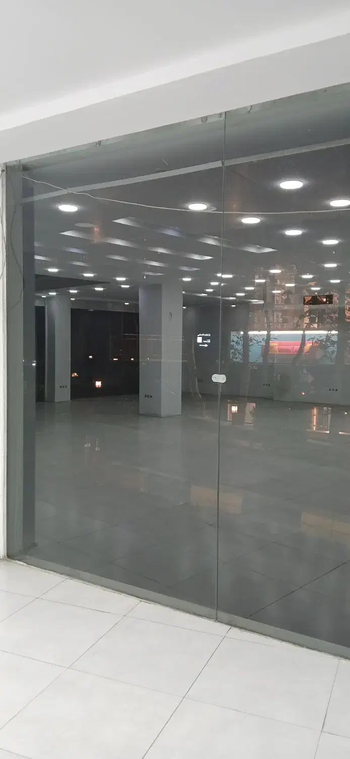 تجاری بر اندرزگو  ۱۵۰ متر تمام ویترین|اجارهٔ مغازه و غرفه|تهران, چیذر|دیوار