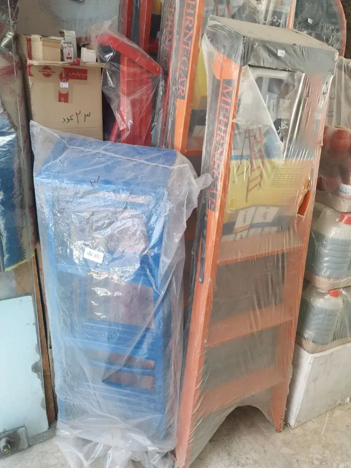 فروشگاه انواع نردبان های تاشو پله پهن و باریک|ابزارآلات|مشهد, سجادیه|دیوار