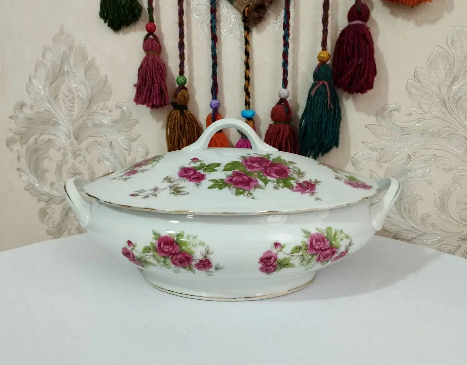 گلسرخی. ورق بزنید|ظروف سرو و پذیرایی|اندیشه, اندیشه فاز ۲|دیوار