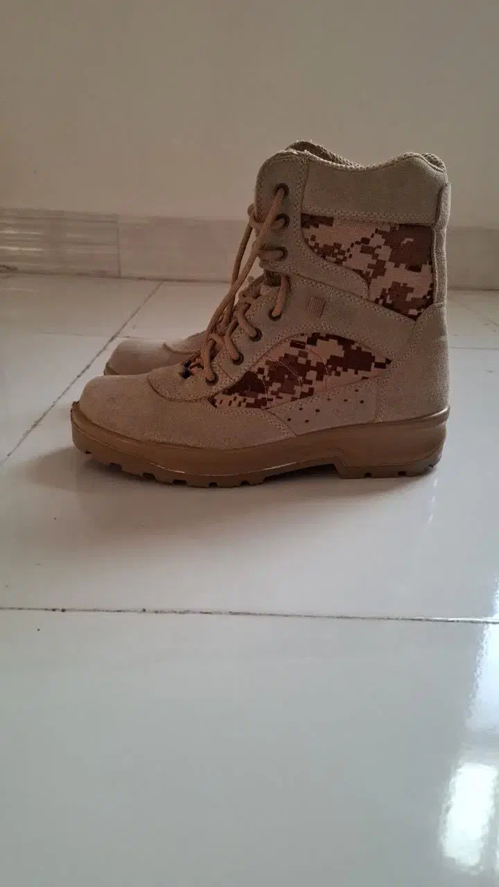 پوتین نظامی|کیف، کفش، کمربند|خرم‌آباد, |دیوار