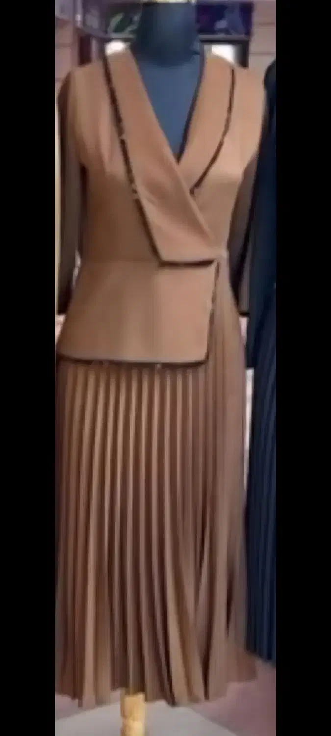 لباس و مانتو|لباس|میانه, |دیوار