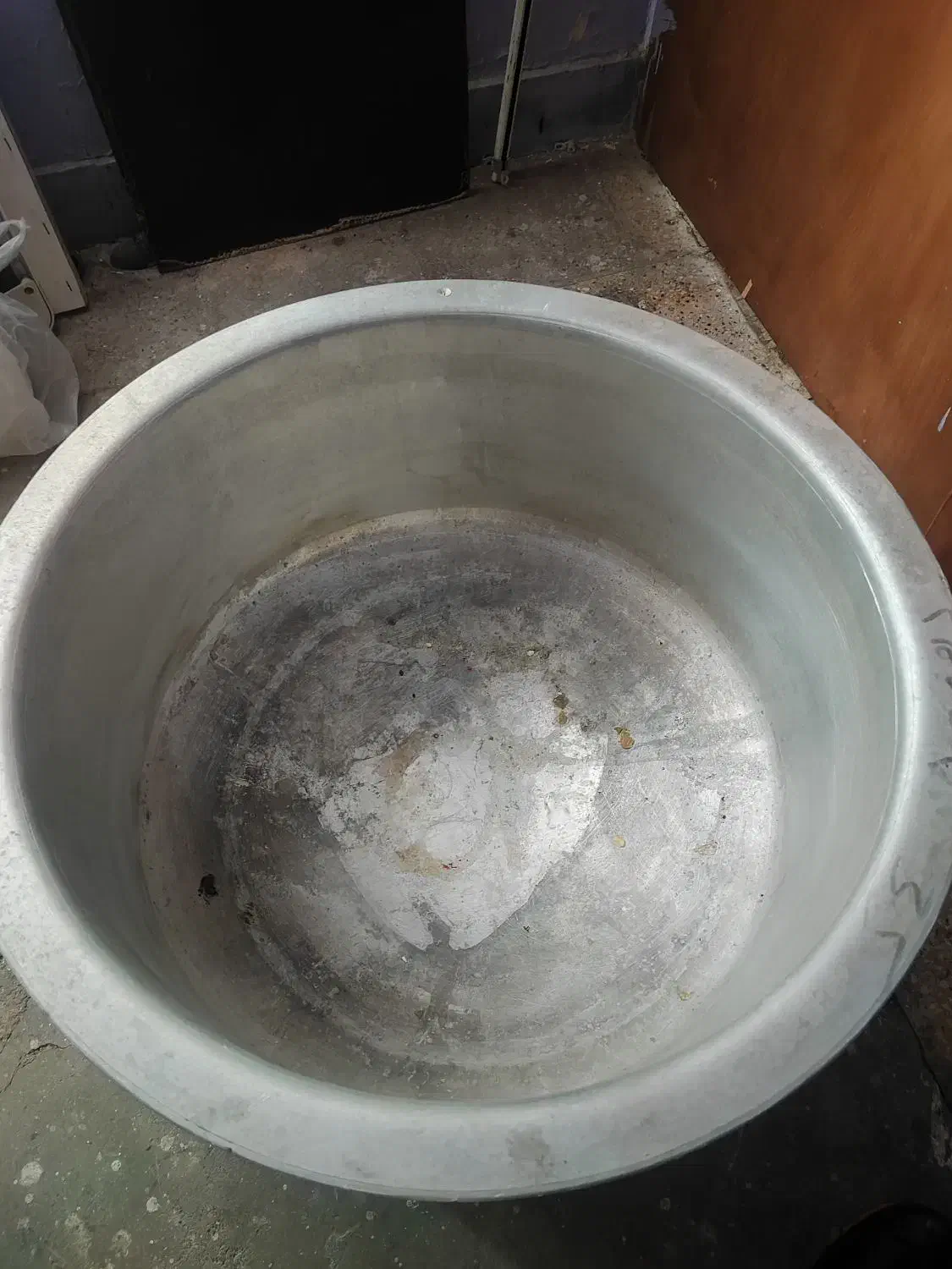 دیگ|ظروف پخت‌وپز|همدان, |دیوار