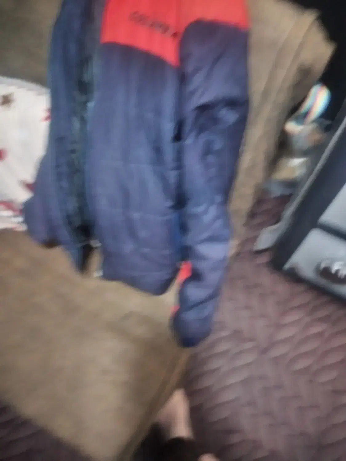 کاپشن|لباس|قم, شاد قلی|دیوار