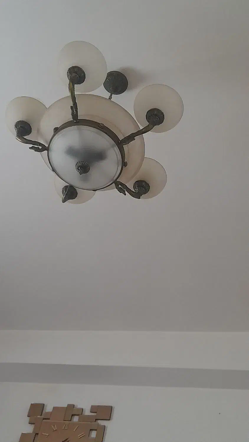 لوستر پنج شاخه|لوستر و چراغ آویز|لاهیجان, انقلاب|دیوار