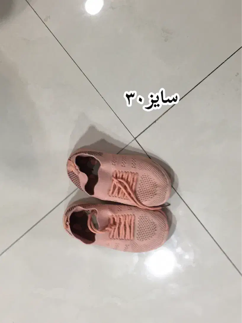 تعدادی کفش کاملا سالم|کفش و لباس بچه|شیراز, ارم|دیوار