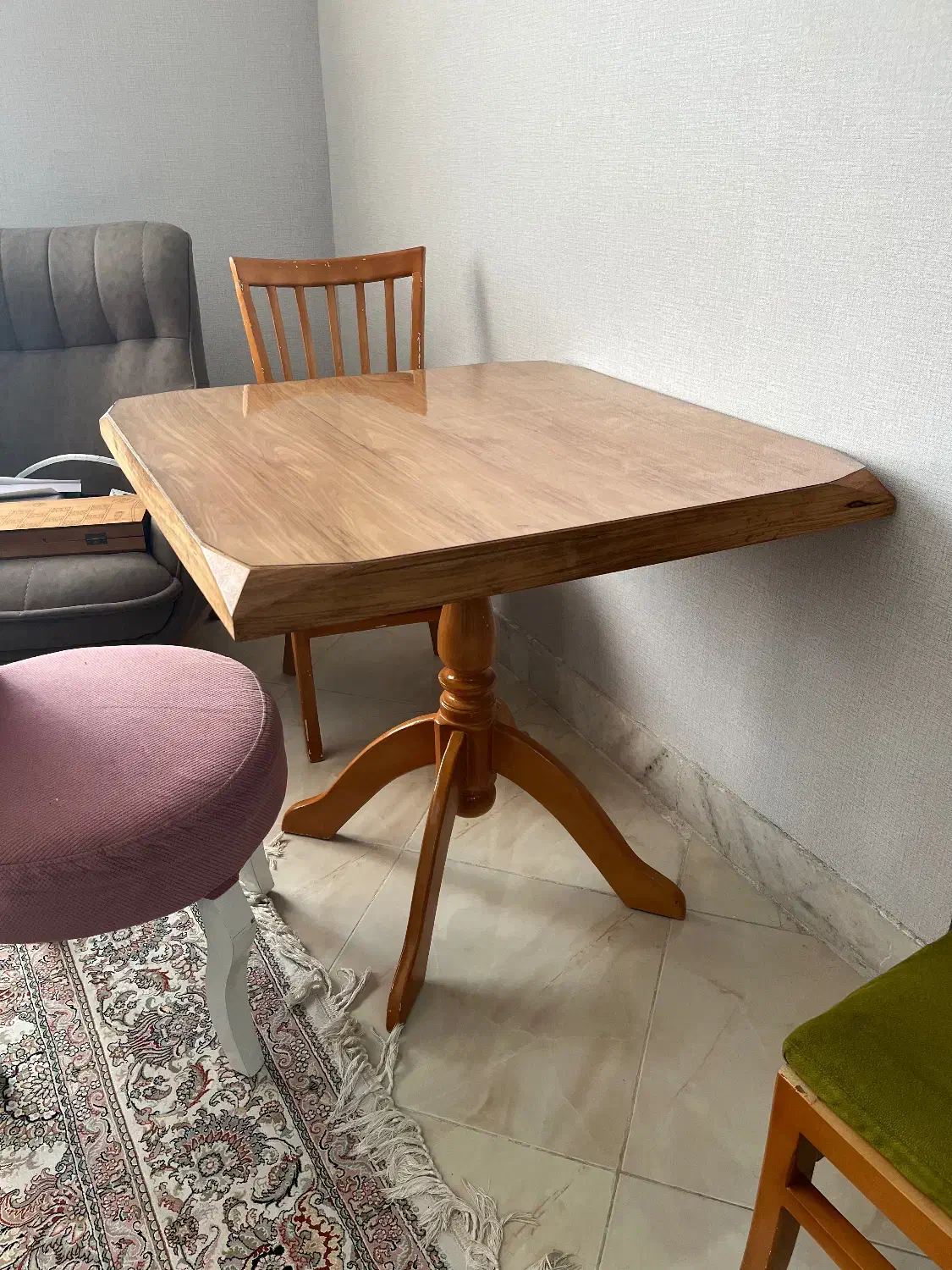 میز چوبی|میز و صندلی غذاخوری|سبزوار, کاشفی شمالی (دادگستری)|دیوار