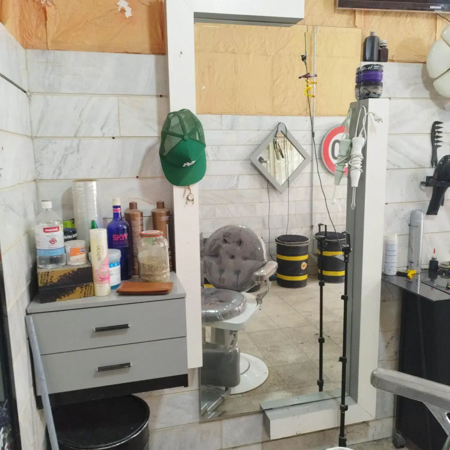 دکور آرایشگاه با سرشور رایگان|آرایشگاه و سالنهای زیبایی|ورامین, خیر آباد|دیوار