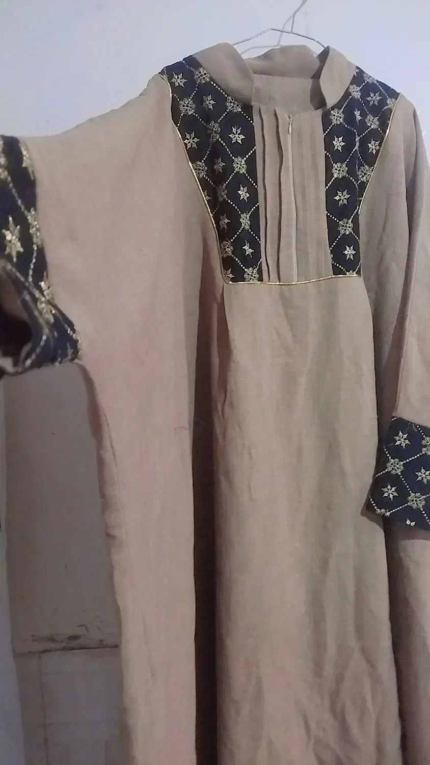 مانتو عبا|لباس|مشهد, شهید معقول|دیوار