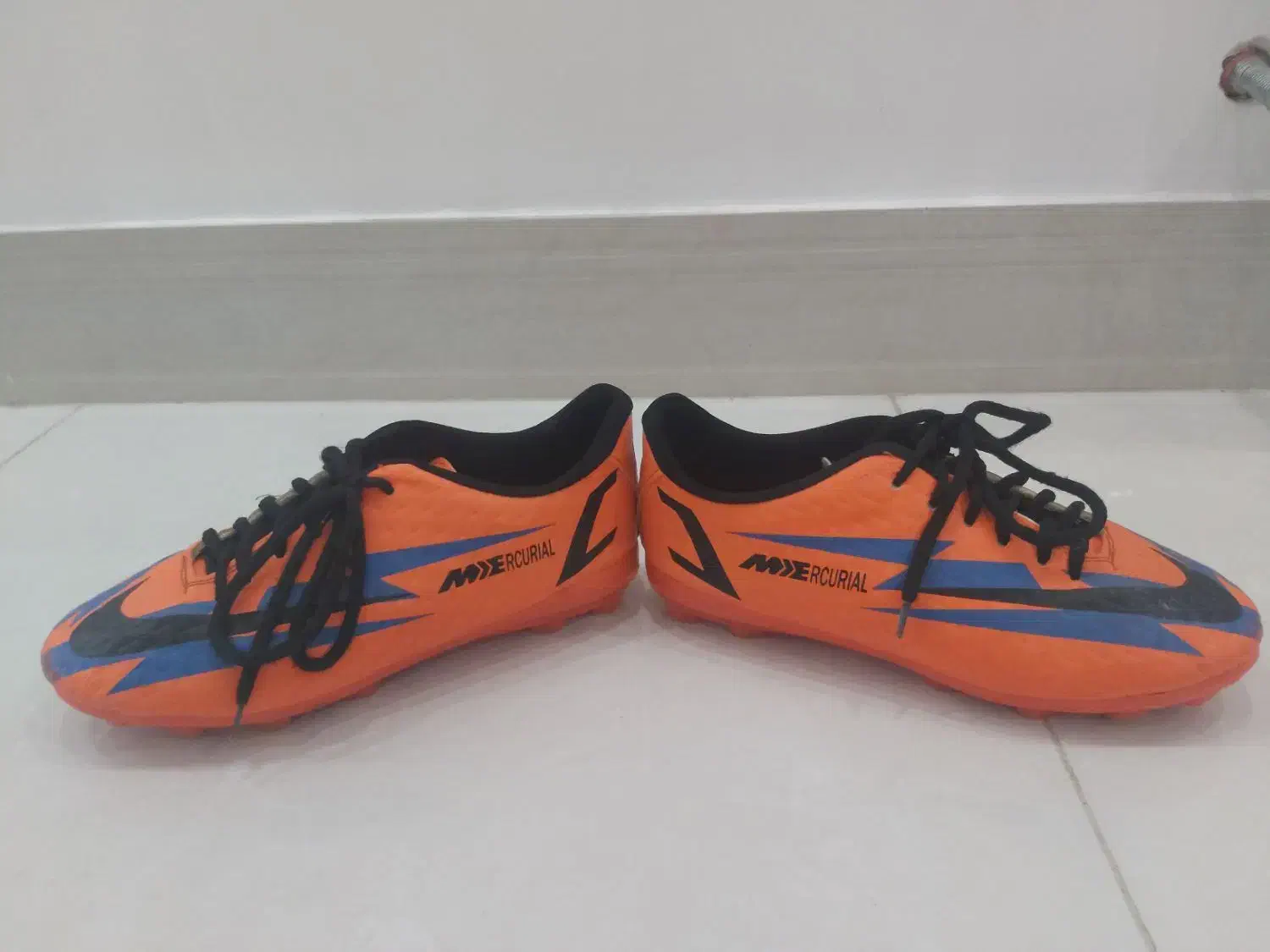 کفش|کیف، کفش، کمربند|فارسان, |دیوار