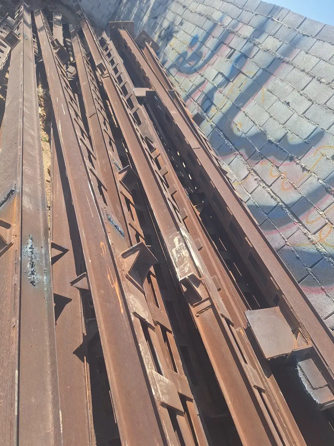 فروش تیراهن دسته دوم ستون زنبوری نبشی ۸ ،۱۰|مصالح و تجهیزات ساختمان|مهریز, |دیوار