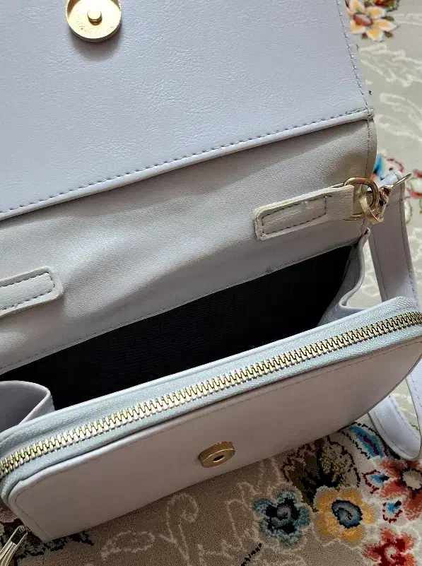 کیف پاسپورتی در حد نو|کیف، کفش، کمربند|دورود, |دیوار