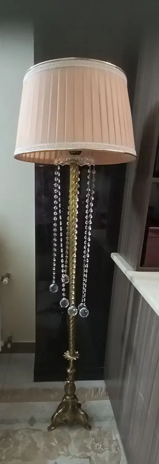 آباژور برنجی کنار سالنی|چراغ خواب و آباژور|تهران, شهرک شریفی|دیوار