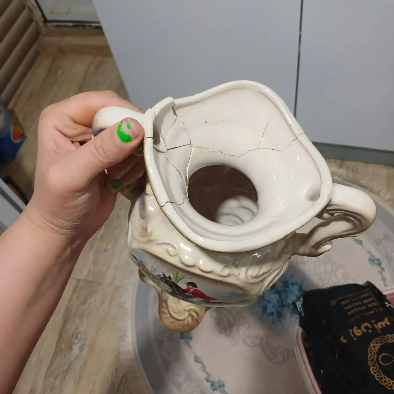 گلدان عتیقه|کلکسیون اشیاء عتیقه|ارومیه, |دیوار